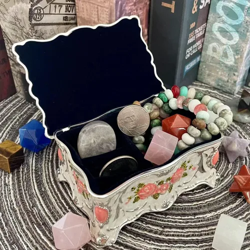 Vista 4 de Caja de metal con diseño de rosas, estilo pastoral, bandeja de almacenamiento de piedras preciosas vintage, caja de regalo para niñas y mujeres