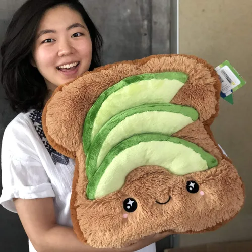Vista 4 de Squishable - Tostada de aguacate - Colección de comida reconfortante - 17 pulgadas - Peluche coleccionable de peluche