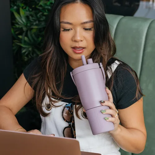 Vista 6 de BrüMate Resa - Vaso de viaje 100% a prueba de fugas de 25 onzas con asa y pajilla, popote suave flexible, funda de silicona para mayor durabilidad