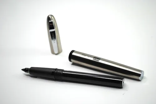 Vista 8 de Zebra Pen PM-701 - Marcador permanente, barril de acero inoxidable, punta fina, tinta negra, recargable, paquete de 1 unidad