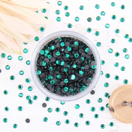 Vista 45 de Estrás para aplicar con calor - 6SS, 10SS, 16SS, 20SS, 30SS - 32 colores Iron-on hotfix rhinestones - add brilliant sparkle to apparel, denim