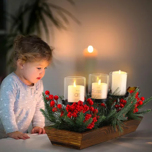 Vista 5 de Centro de mesa navideño de 3 pilares con portavelas de Navidad, bayas rojas artificiales, conos de pino y base de acero, arreglo de bayas