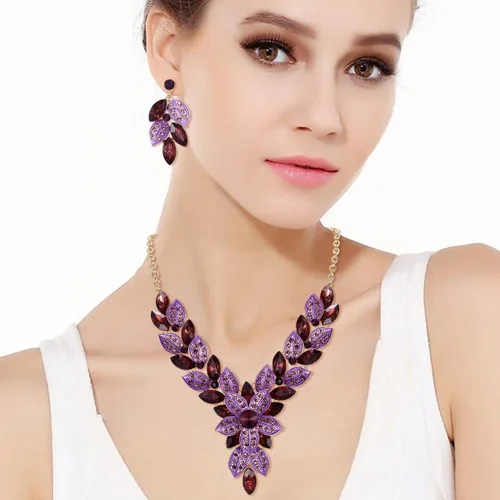 Vista 3 de EVER FAITH Juego de aretes de cristal elegante para mujer, diseño de flores y hojas