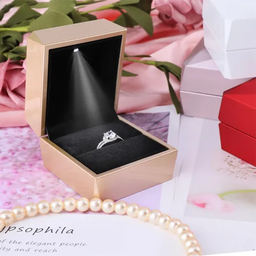 Vista 2 de iSuperb Caja de anillo de compromiso cuadrada con caja de luz LED, caja de regalo para propuesta, aniversario de boda (dorado)