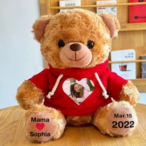 Vista 2 de Oso de peluche personalizado con fecha de texto de imagen, juguetes de peluche personalizados de 11 pulgadas, regalo para novia, novio, cumpleaños