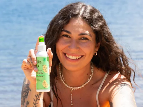 Vista 2 de Babo Botanicals After Sun - Aloe Vera y pepino - Para cara, cuerpo y piel sensible - Sin aerosol - Aplicación sin contacto - Verificado por EWG
