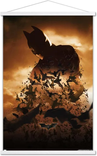 Vista 19 de DC Comics Batman Begins - Póster de pared de una hoja de Batman, 22.4 pulgadas de largo x 14.7 pulgadas de ancho, versión enmarcada de madera