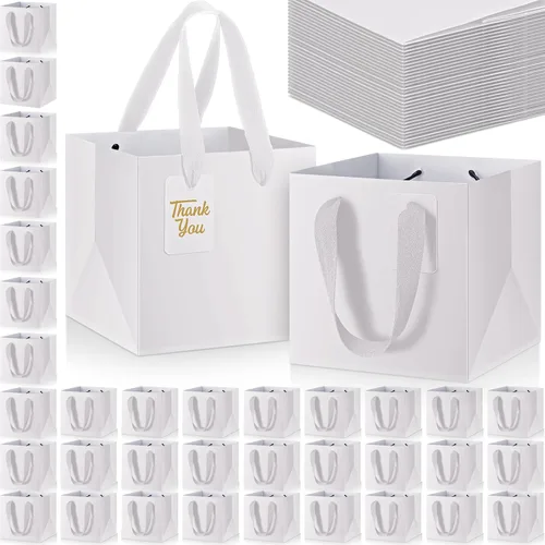 Vista 19 de Windyun 25 mini bolsas de regalo de papel con asa de 6 x 6 x 6 pulgadas, pequeñas bolsas cuadradas con etiqueta de agradecimiento para Navidad
