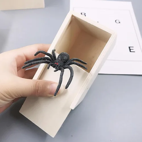 Vista 6 de Winbar Caja de Trucos de Araña de Goma, Caja Sorpresa de Trucos de Madera Hecha a Mano con Araña Oculta en Una Caja, Juguetes de Trucos para Adultos