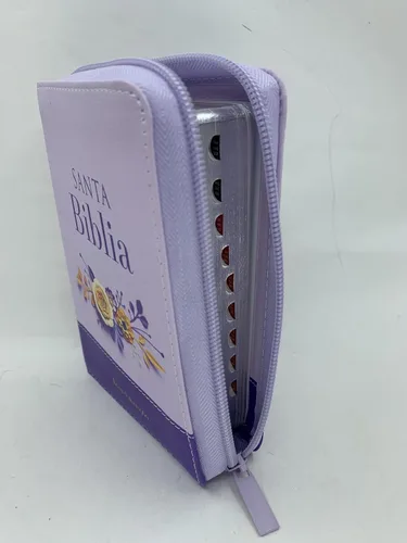 Vista 2 de biblia tamaño bolsillo reina valera 1960 lila/ flores cierre con indice piel imitacion 8 puntos Imitation Leather – 1 Enero 2023