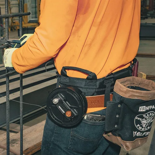 Vista 7 de Klein Tools 5816LFR Bolsa de pernos resistente a la llama para almacenamiento de herramientas con borde reforzado de cuero e parte inferior