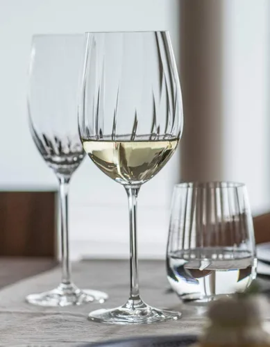 Vista 4 de Zwiesel Glas Tritan Prizma Collection Riesling Copa de vino blanco, 10 onzas, juego de 6