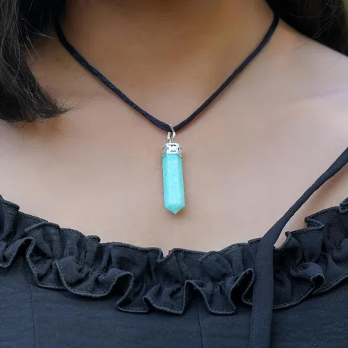 Vista 4 de Collar de Amazonita – Colgante de cristal curativo natural para calma, equilibrio y energía positiva Joyas de piedra cruda para hombres y mujeres