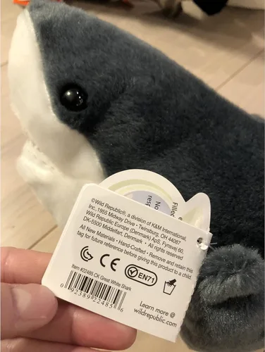 Vista 5 de Wild Republic Gran tiburón blanco de peluche de peluche, regalos para niños, Cuddlekins de 20 pulgadas