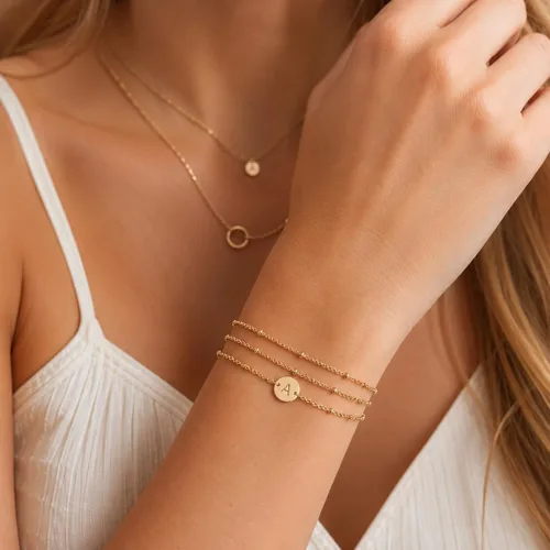 Vista 3 de Glimmerst Pulsera con inicial para mujer, chapada en oro de 18K, de acero inoxidable en capas, con monedas, pulsera con letra, cadena con cuentas
