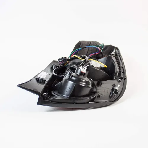 Vista 6 de TYC 11-6418-00-1 Lámpara trasera izquierda de repuesto (compatible con Chevrolet Sonic), 1 paquete