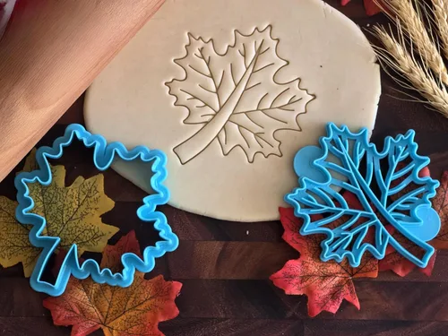 Vista 2 de Sweet Prints Inc Set of 2 Maple Leaf Cookie Cutters - Dishwasher Safe (2")