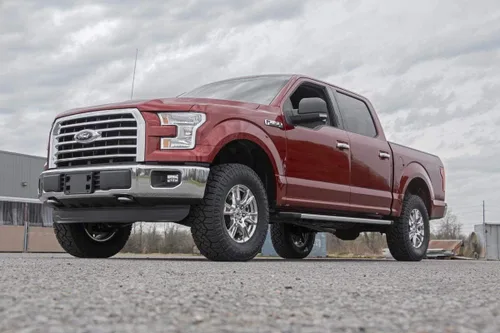 Vista 2 de Rough Country Puntales de Nivelación N3 Cargados para Ford F-150 4WD (2014-2025) Elevación de 2" - Puntal de Bobina Precargado, Instalación