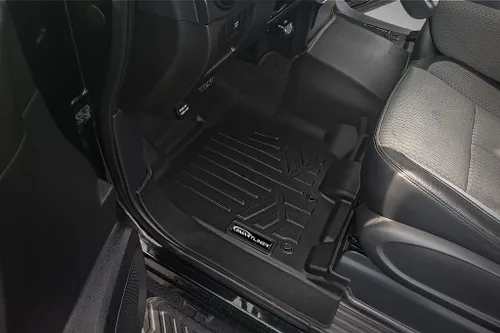 Vista 2 de SMARTLINER Alfombrillas de piso de 2 filas para todo tipo de clima para Nissan Titan 2017-2024 Negro