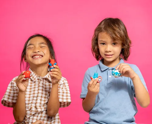 Vista 2 de Lip Smacker Marvel, llavero, bálsamo labial para niños - Spiderman y Capitán América