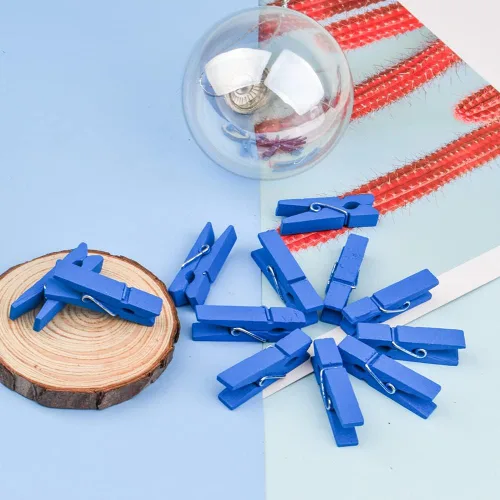 Vista 7 de Jdesun 50 pinzas de madera azules, mini pinzas de madera para colgar fotos, pinzas para ropa de lavandería, pinzas para colgar fotos, ropa