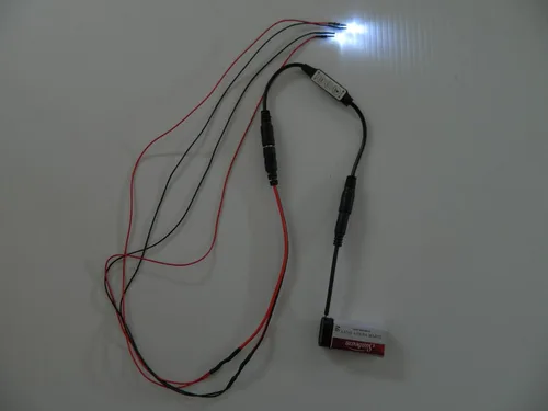 Vista 4 de Dead Head Props Ojos LED de Halloween de 24 pulgadas con controlador de micro efectos para máscaras, calavera y accesorios (azul con enchufe de 12 V)