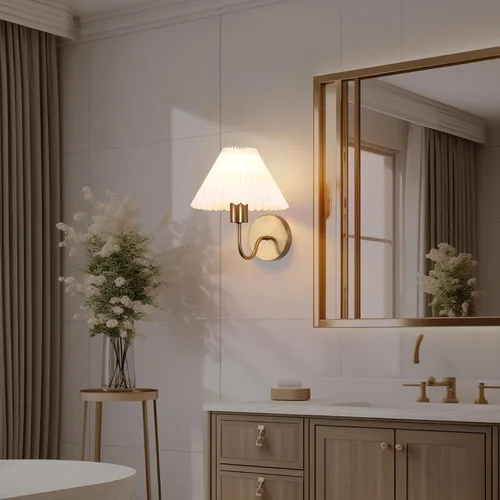 Vista 2 de Juego de 2 apliques de pared de latón cepillado con pantalla plisada blanca, lámpara de pared dorada de cuello de cisne para interiores, tocador