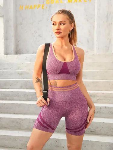 Vista 2 de ATTRACO Conjuntos de entrenamiento de 2 piezas para mujer, sin costuras, brasier deportivo acanalado, pantalones cortos de yoga de cintura alta