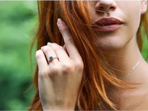 Vista 6 de Gem Stone King Anillo de compromiso de oro blanco de 10 quilates con topacio azul Londres y zafiro blanco creado para mujer 078 quilates redondo