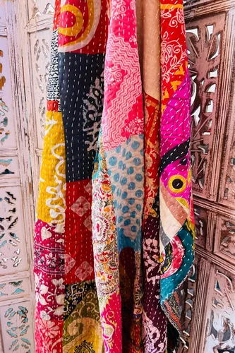 Vista 6 de Edredón Kantha de algodón vintage indio de 55 x 85 pulgadas, parches surtidos de algodón Kantha bordado a mano, juego de 1