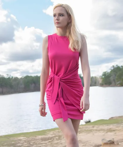 Vista 2 de BTFBM Vestido de verano 2023 para mujer casual sin mangas cruzado entallado fruncido vestido de primavera con lazo en la cintura