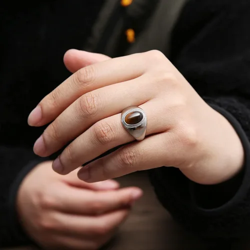 Vista 4 de HZMAN Anillo de boda de acero inoxidable gótico con piedra de ojo de tigre grande para hombres y mujeres, tamaño 7-14, Metal,