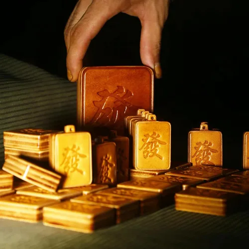 Vista 6 de Mahjong - Llavero de cuero hecho a mano con dijes de Mahjong Lucky Wealth Mahjong, colgante decorativo hecho a mano para bolsas y llaves