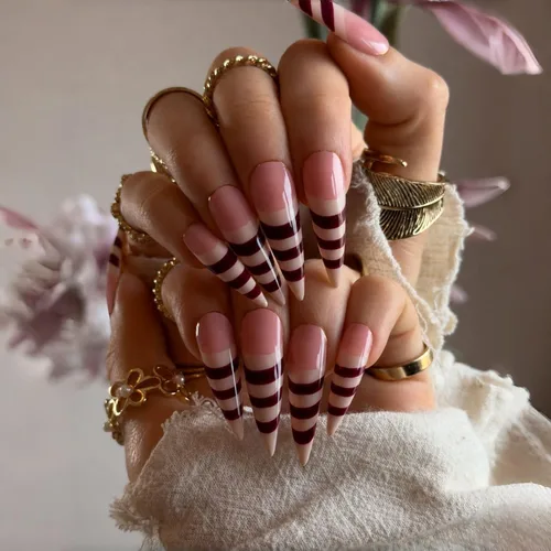 Vista 9 de BABALAL Uñas postizas largas a presión de estilo stiletto, uñas postizas francesas de lujo, con pegamento, diseño de diamantes de imitación