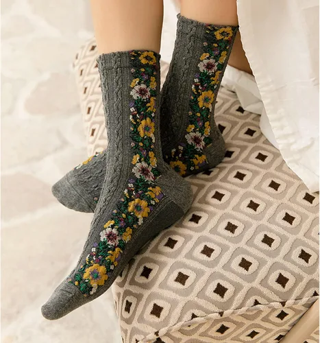 Vista 3 de Zhousensen Calcetines de punto trenzado con diseño floral para mujer