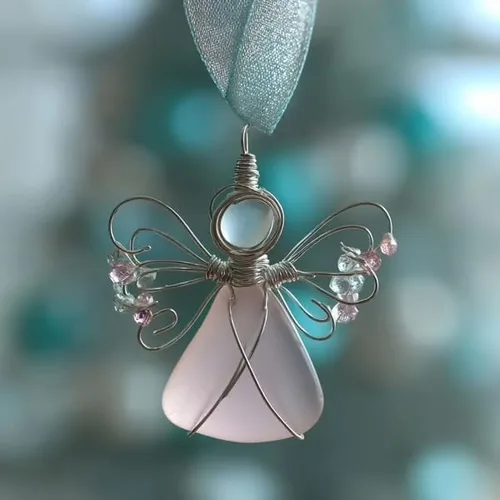 Vista 5 de Adorno de ángel de cristal de mar hecho a mano, hecho a mano, decoración de ángel envuelto en alambre plateado, decoración única de árbol de Navidad