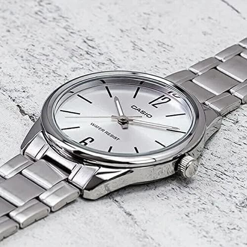 Vista 5 de Casio #MTP-V005D-7A Reloj analógico estándar de acero inoxidable con esfera plateada para hombre, plateado, Reloj analógico, movimiento de cuarzo
