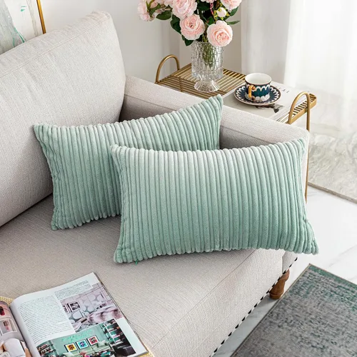 Vista 167 de UGASA - Fundas de almohada decorativas de terciopelo suave y sólidas de Navidad para sala de estar/sofá, 16 x 16 pulgadas, 2 unidades, color burdeos