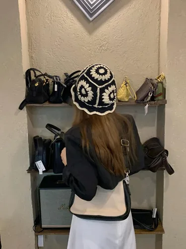 Vista 5 de Sombrero de pescador de ganchillo para mujer, tejido hecho a mano, plegable, flexible, a la moda, lindo, cómodo e informal B-Negro