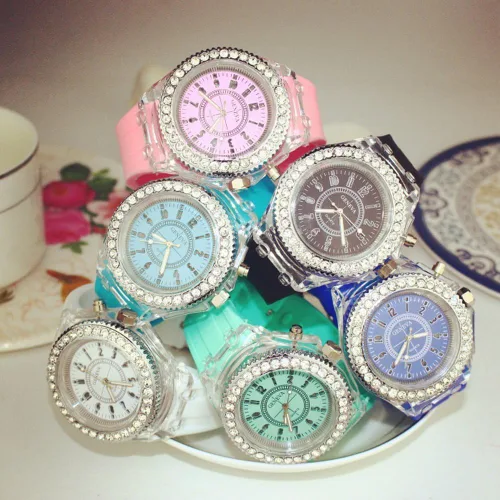 Vista 7 de CdyBox Reloj de silicona brillante para mujeres y hombres, luces LED luminosas coloridas relojes deportivos para niñas y niños (paquete de 6)