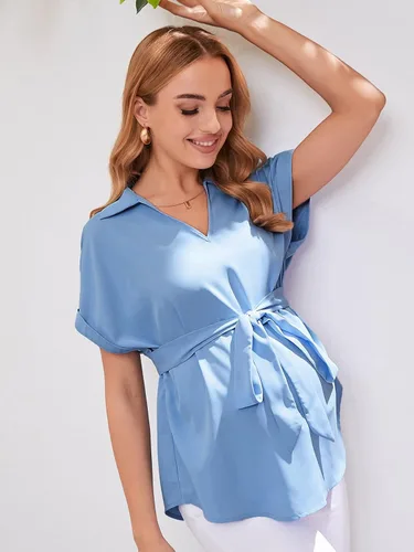 Vista 3 de MakeMeChic Blusa de verano de maternidad para mujer, manga corta, cuello en V, túnica con cinturón