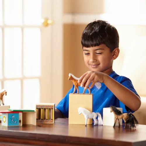 Vista 5 de Melissa & Doug - Juego de vehículos de madera para caballos con 2 caballos con vellón y rampa desplegable