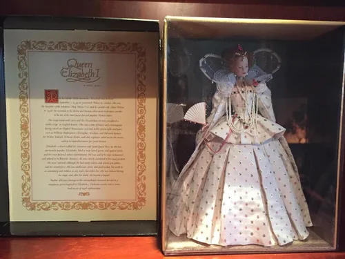Vista 5 de Barbie Coleccionista # B3425 Queen Elizabeth