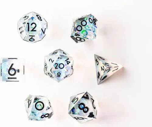 Vista 3 de 1985 Games Juego de dados D&D de borde afilado – Dados poliédricos de resina hechos a mano en caja retro VHS – 7 dados para TTRPG (Bola de Cristal)