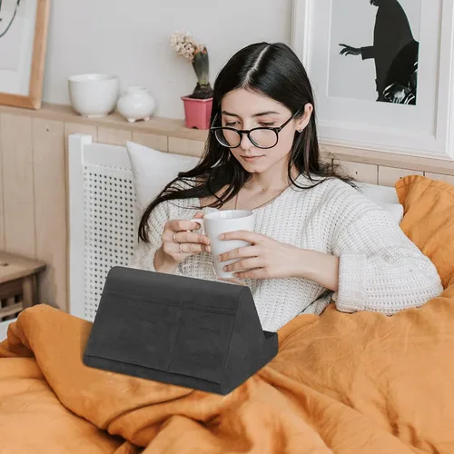 Vista 3 de BZVV Soporte de Tableta Suave con Almohada y Bolsillo, Soporte Ajustable con 3 Ángulos de Visualización, Soporte Holgazán para Cama y Sofá