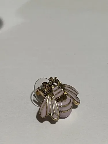 Vista 7 de Betsey Johnson Aretes de abeja, Metal, No es una piedra preciosa