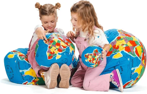 Vista 4 de Pocket Earth HUGG-A-PLANET Globo de felpa suave para niños Juguete educativo Montessori para niños, adolescentes, adultos, profesores y padres