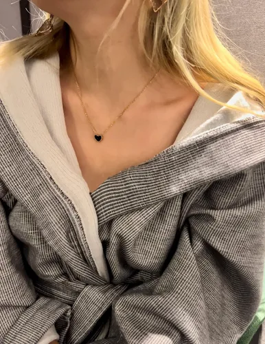 Vista 3 de YoungFashionLabel - My Happy Double Black And Red Heart Crystal Necklace
