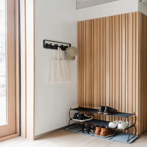 Vista 2 de Umbra Skyline Multi Hook - Arte de pared moderno con ganchos de 5 libras para abrigos, bufandas y bolsos, color gris