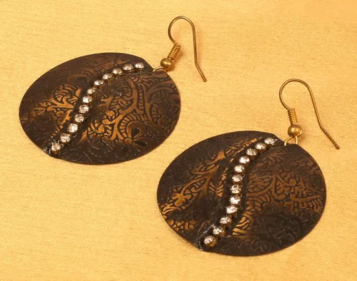 Vista 3 de Touchstone Indian Bollywood Exclusively Handcrafted Designer Jewelry Earring in Oxidized Silver Tone for Women.